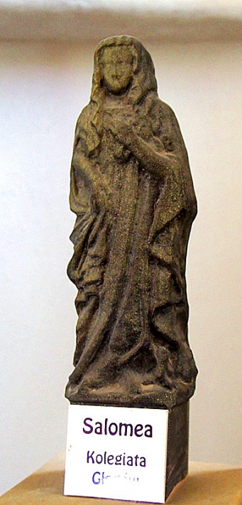Dobrodziejka kolegiaty głogowskiej, księżna Salomea - kopia posągu odnalezionego w gruzach kościoła