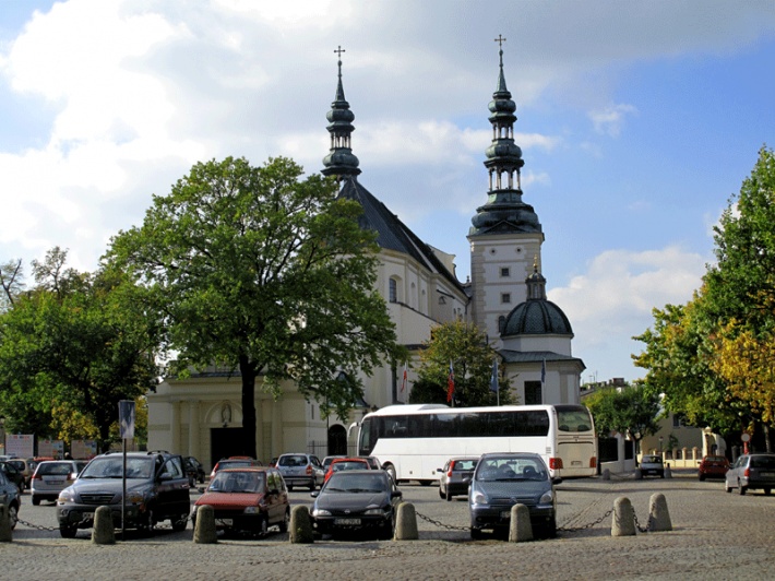katedra w Łowiczu - widok od strony rynku