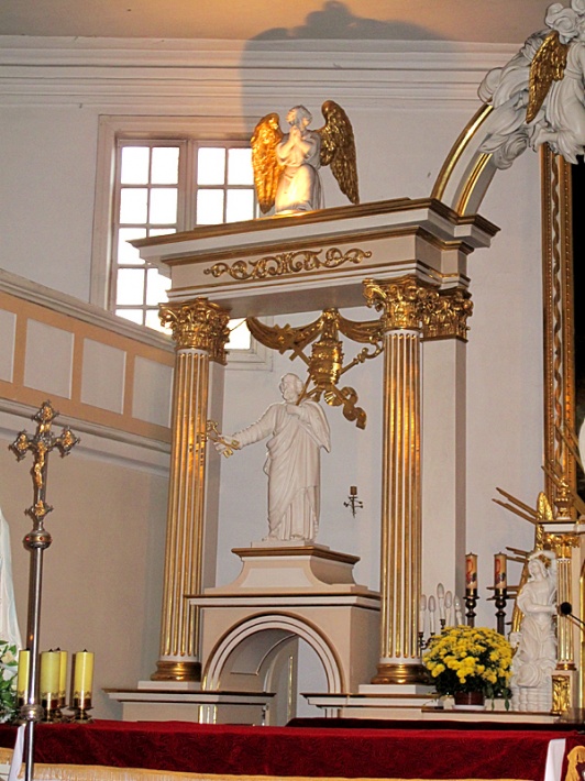 kościół NMP w Kampinosie - figura św. Piotra w ołtarzu głównym