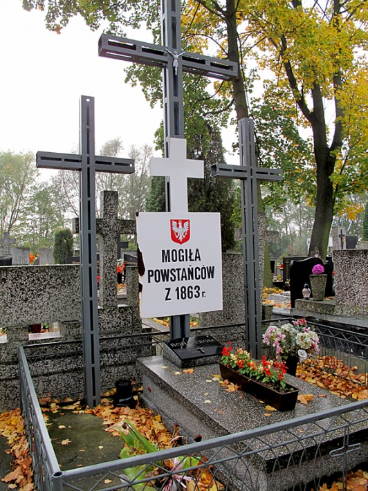 cmentarz parafialny w Kampinosie - mogiła powstańców styczniowych