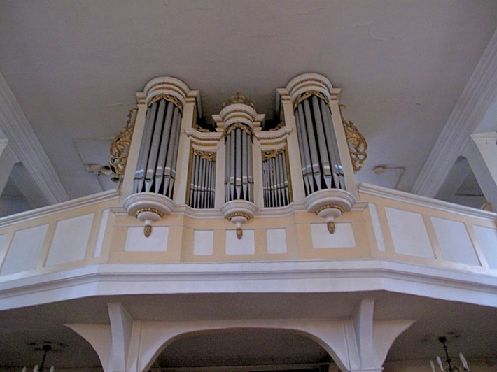 kościół NMP w Kampinosie - empora muzyczna z organami