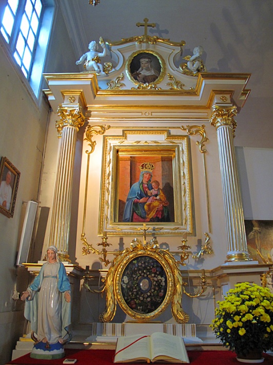 kościół NMP w Kampinosie - ołtarz boczny Pani Kampinosu