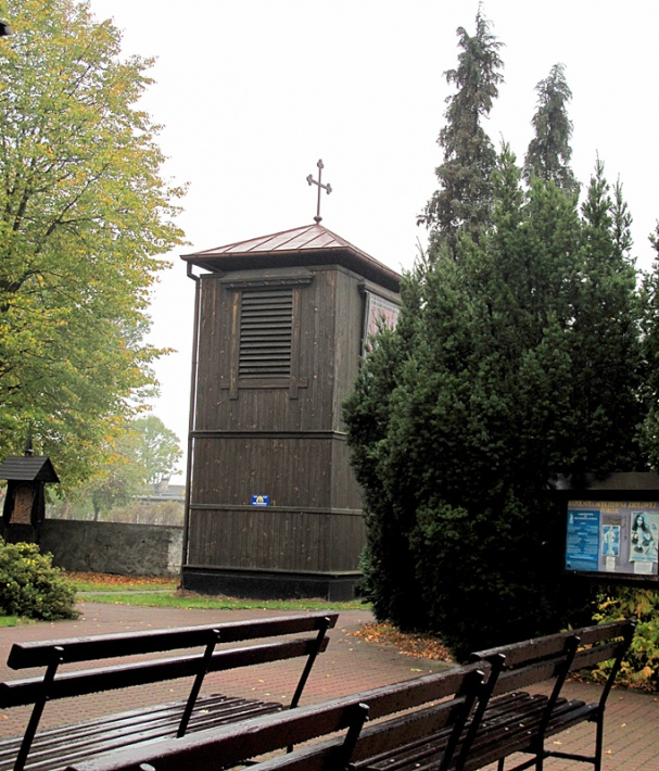 kościół NMP w Kampinosie - dzwonnica