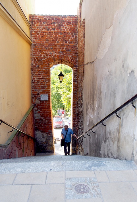 Sandomierz - Ucho igielne, furta w murach miejskich