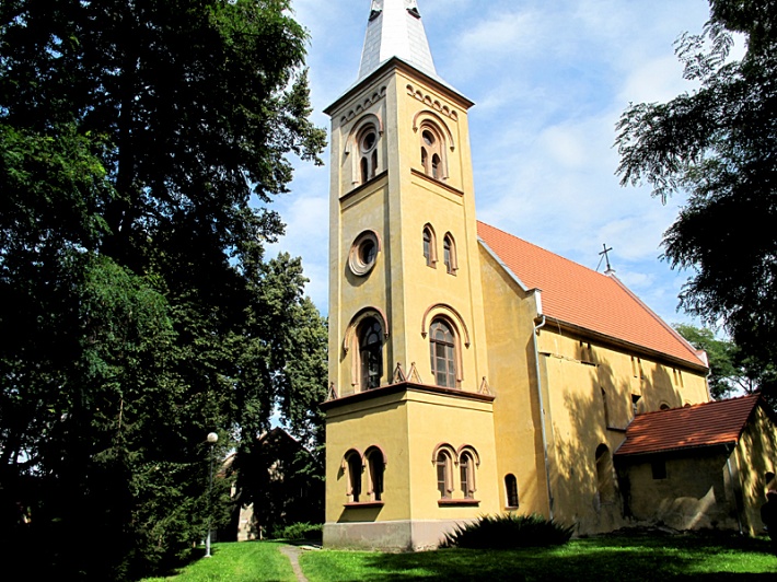 kościół w Wądrożu Wielkim - widok od południowego zachodu