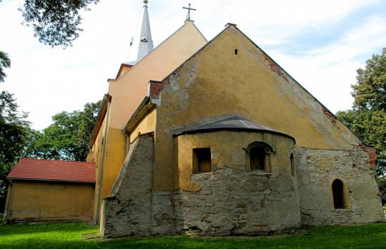 kościół w Wądrożu Wielkim - widok od wschodu