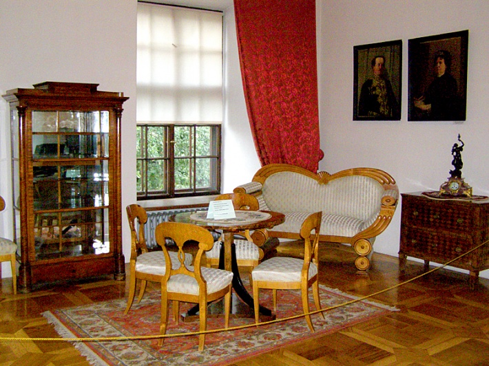 Muzeum Miejskie w Starym Zamku w Żywcu - salonik bidermeierowski Habsburgów