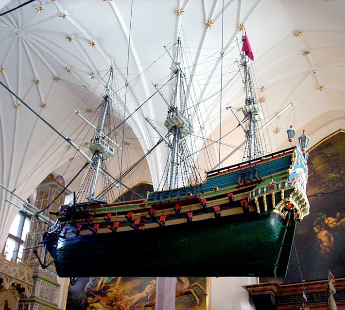 Gdański Dwór Artusa - model statku dekorujący Wielką Halę