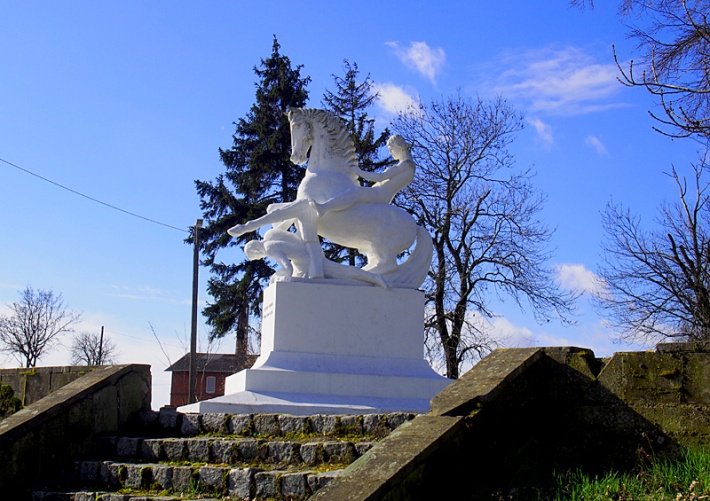 Pomnik Leszka Białego w Marcinkowie Górnym