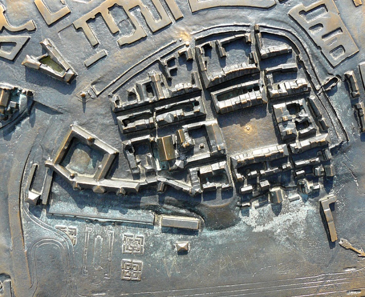 plan Starej Warszawy z zaznaczonymi murami obronnymi