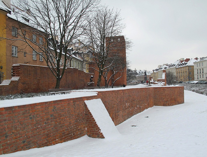 Warszawa - mury południowe z Basztą Rycerską