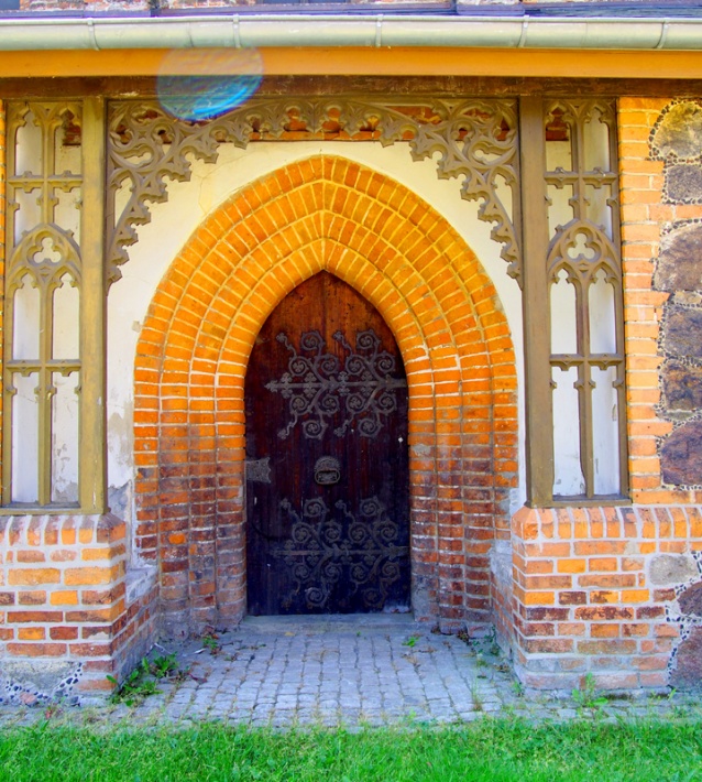 Kościół Św. Krzyża w Żaganiu - portal północny