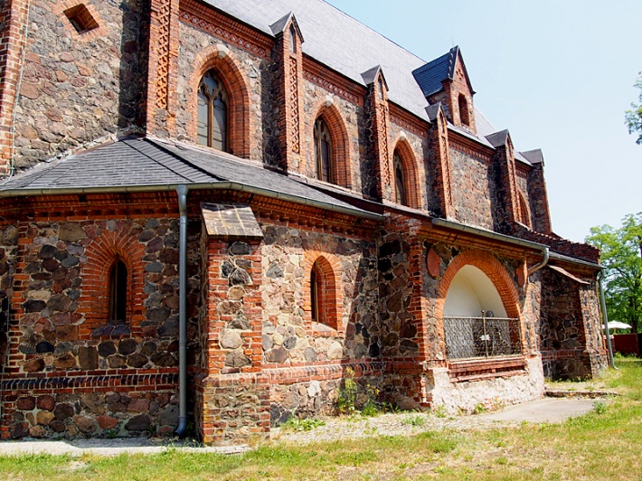 Kościół Św. Krzyża w Żaganiu - elewacja południowa
