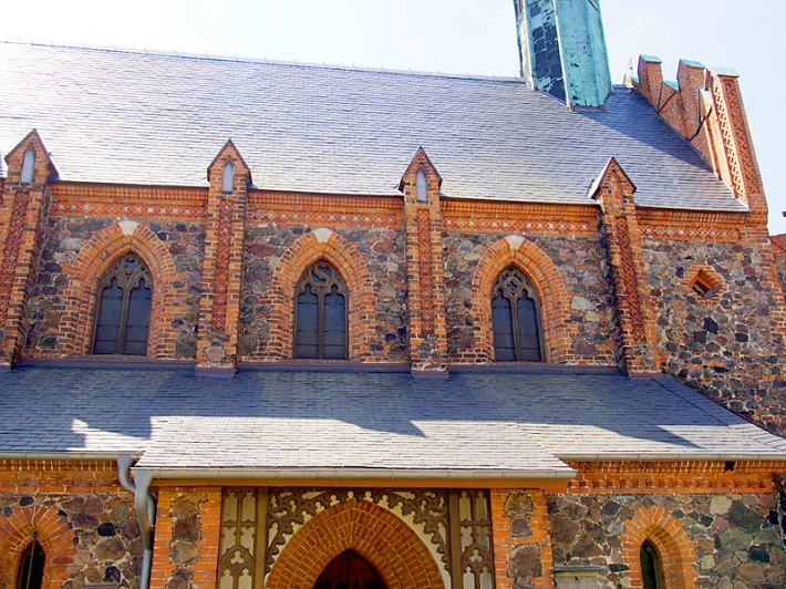 Kościół Św. Krzyża w Żaganiu - północne okna nawy głównej